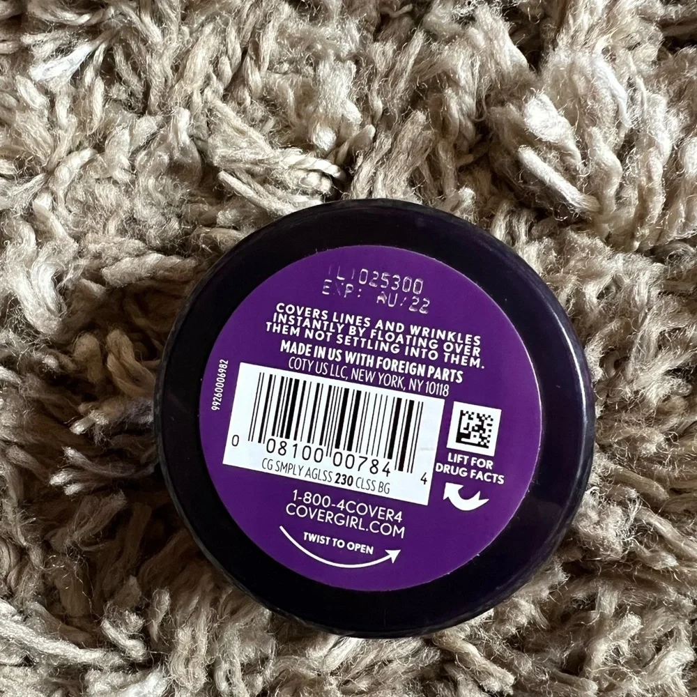 NWT Covergirl + Olay simply Ageless foundation